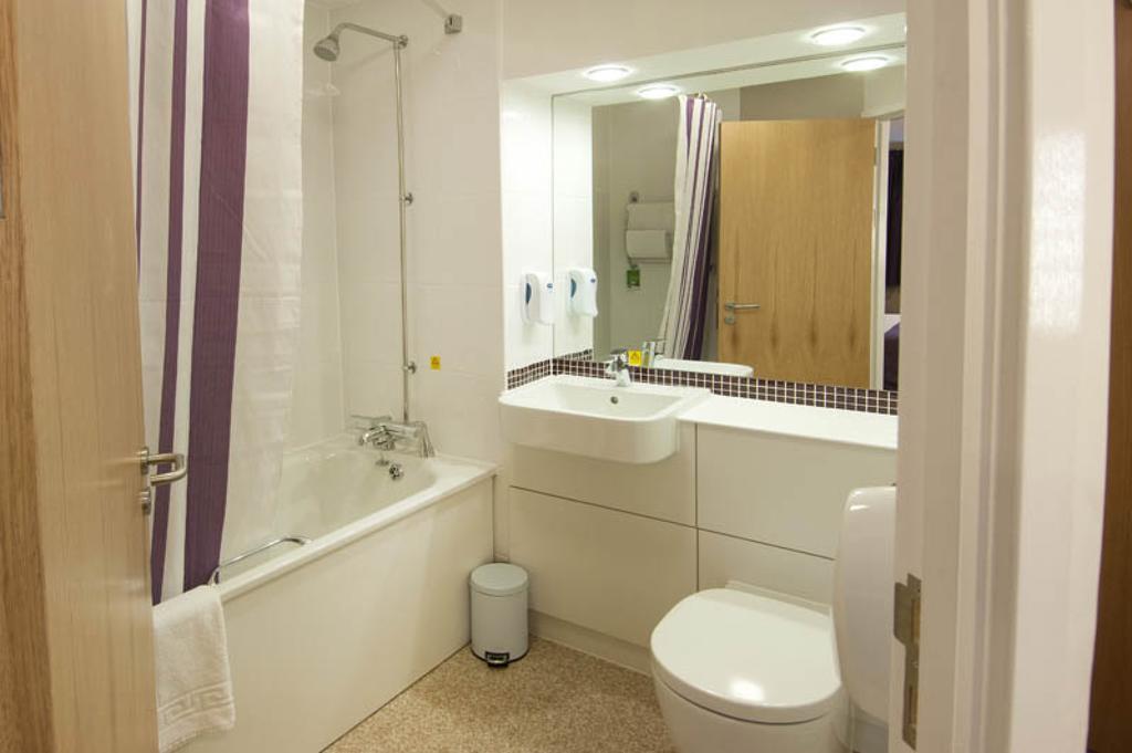 Premier Inn Dundee West الغرفة الصورة