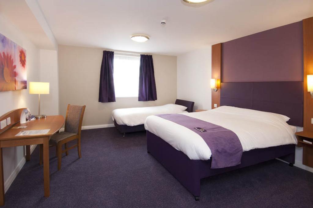 Premier Inn Dundee West الغرفة الصورة